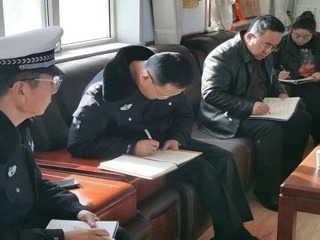【平安建设】共和公安交警大队联合道安委成员单位开展春运前安全生产隐患大检查