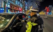 喧天锣鼓响起来 青龙腾飞警随行