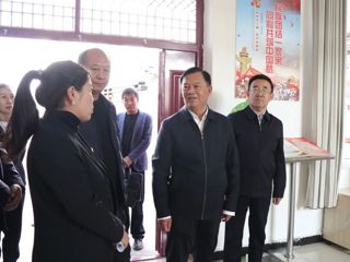 吕刚到恰卜恰镇工业园社区开展人大代表进“两室”活动