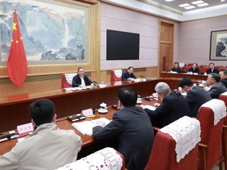 李强主持召开经济形势专家和企业家座谈会