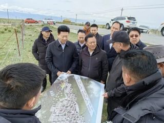 吕刚、尕玛朋措调研青海湖南岸水位上涨淹没区农牧民搬迁安置工作 