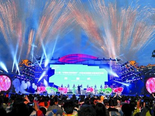 2012第十一届“中国体育彩票杯”环青海湖国际公路自行车赛在西宁市海湖新区隆重开幕