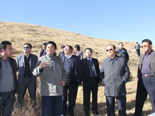 县政府华旦县长深入环湖地区调研旅游资源开发
及游牧民定居工程建设进展情况
