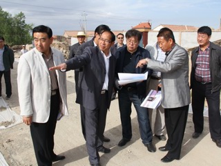 州委常委、县委书记陈鸿林深入示范村
调研指导党政军企共建工作开展情况
