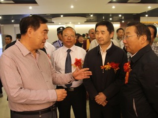 “大型民间故事（历史）彩绘唐卡长卷《文成公主进藏图》”揭幕仪式在共和县举行