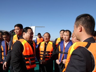 郝鹏省长赴共和县龙羊峡镇实地调研