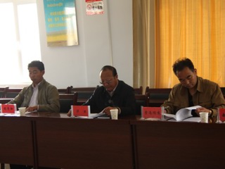 华旦县长赴倒淌河镇听取教育实践活动
进展情况汇报
