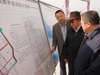 华旦县长陪同州政府主要领导赴龙羊峡镇察看镇区建设及旅游开发工作情况
