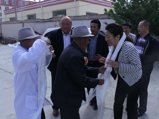 共和县敬老院获20万元物资捐赠
