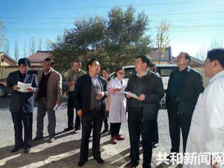 共和县人大常委会组织部分代表视察医疗体制改革工作情况 