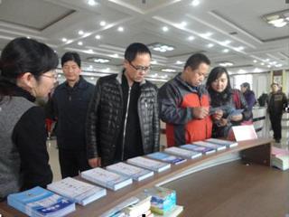 省政府办到县政务服务中心就
“简政放权、放管结合、优化服务”开展调研活动
