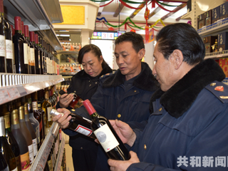 共和县市监局积极开展节日烟酒市场专项整治