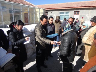县政府办党支部开展两节走访慰问活动