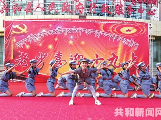 庆“六一”文艺演出在共和县青海湖广场激情上演