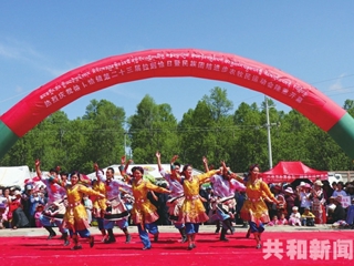 共和县恰卜恰镇第23届“拉则恰日”暨民族团结进步农牧民运动会开幕