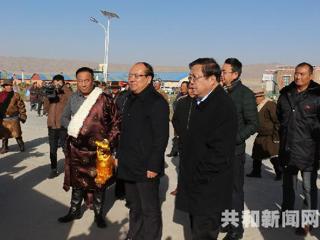 中央组织部二局及省委组织部领导一行深入倒淌河镇拉乙亥麻村开展调研