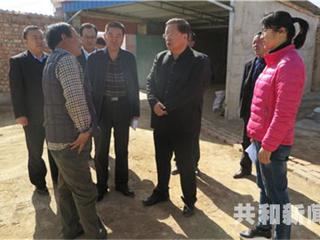 州委常委、县委书记陈鸿林深入铁盖乡吾雷村开展“两讲三促”活动
