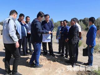 州委常委、县委书记陈鸿林深入龙羊峡镇后菊花村调研乡村振兴工作