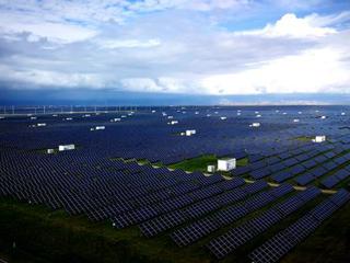 青海100兆瓦光伏扶贫项目投产 年总收入将达1.2亿元