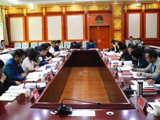 共和县委理论学习中心组召开“决战脱贫攻坚、决胜全面小康”专题研讨会