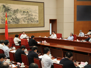 李克强主持召开国务院振兴东北地区等老工业基地领导小组会议