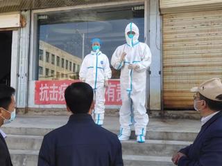 李文林县长深入一线明察暗访全县疫情防控措施落实情况