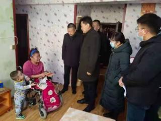 州县四大班子领导节前慰问困难残疾人