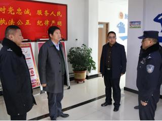 县委副书记、政法委书记万玛端智一行深入基层政法单位开展节前慰问活动