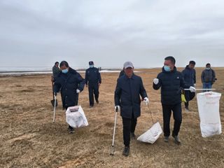 共和县组织干部群众积极开展“全域无垃圾&#183;海南在行动”环境清洁示范活动