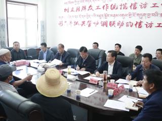州委书记吕刚到共和县下访接访