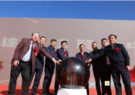 吕刚参加星途科技专用绿色算力中心项目点亮仪式并调研在建重点绿色算力项目