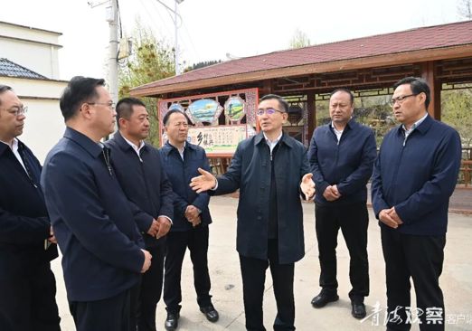 罗东川：深学细悟明方向 严查实改促提升 把学习教育成果转化为高质量发展实效