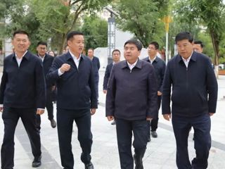 熊元来看望慰问一线教师和教育工作者