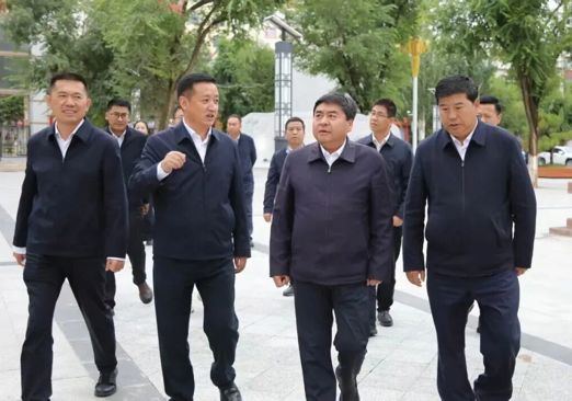 熊元来看望慰问一线教师和教育工作者