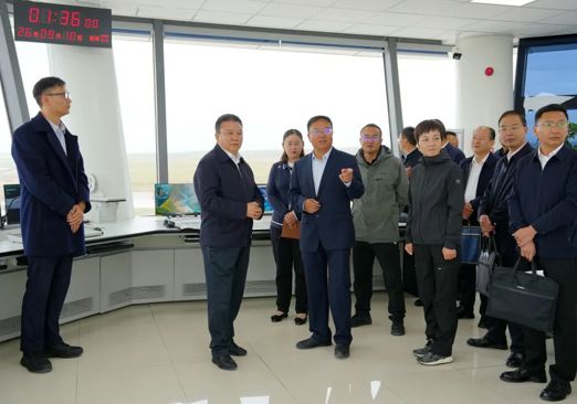 当周实地调研共和机场通航筹备工作并召开座谈会