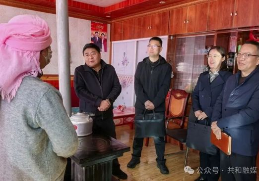 熊元来以“四不两直”方式深入共和县调研督导重点工作