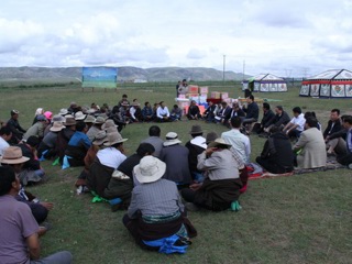 农业部于康震副部长到我县倒淌河镇拉乙亥麻村调研