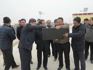 张文魁书记深入倒淌河镇拉乙亥麻村调研