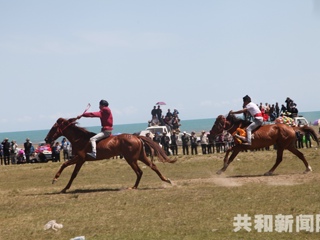 共和县将举办2016年“圣湖杯”赛马旅游节暨民族美食展
