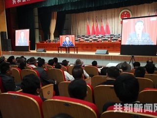 共和县组织收看纪念红军长征胜利80周年大会实况直播