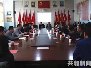 共和县组织四大班子领导开展教师节慰问活动
