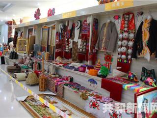 展巾帼风采--共和县举办妇女手工作品展