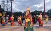 ‌千人锅庄舞：共舞民族团结的和谐乐章